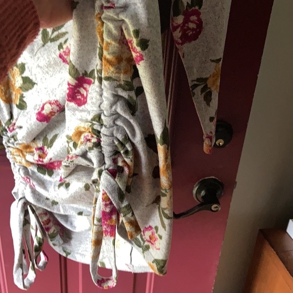 Cure brand large floral 3/4 sleeve top - Picture 4 of 5